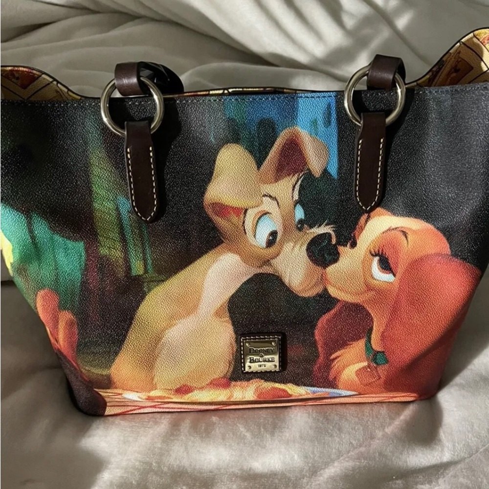 Nwt Dooney and Bourke Disney 2018 Lady and the Tramp tote 🤩
